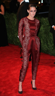 Kristen Stewart posing at red carpet