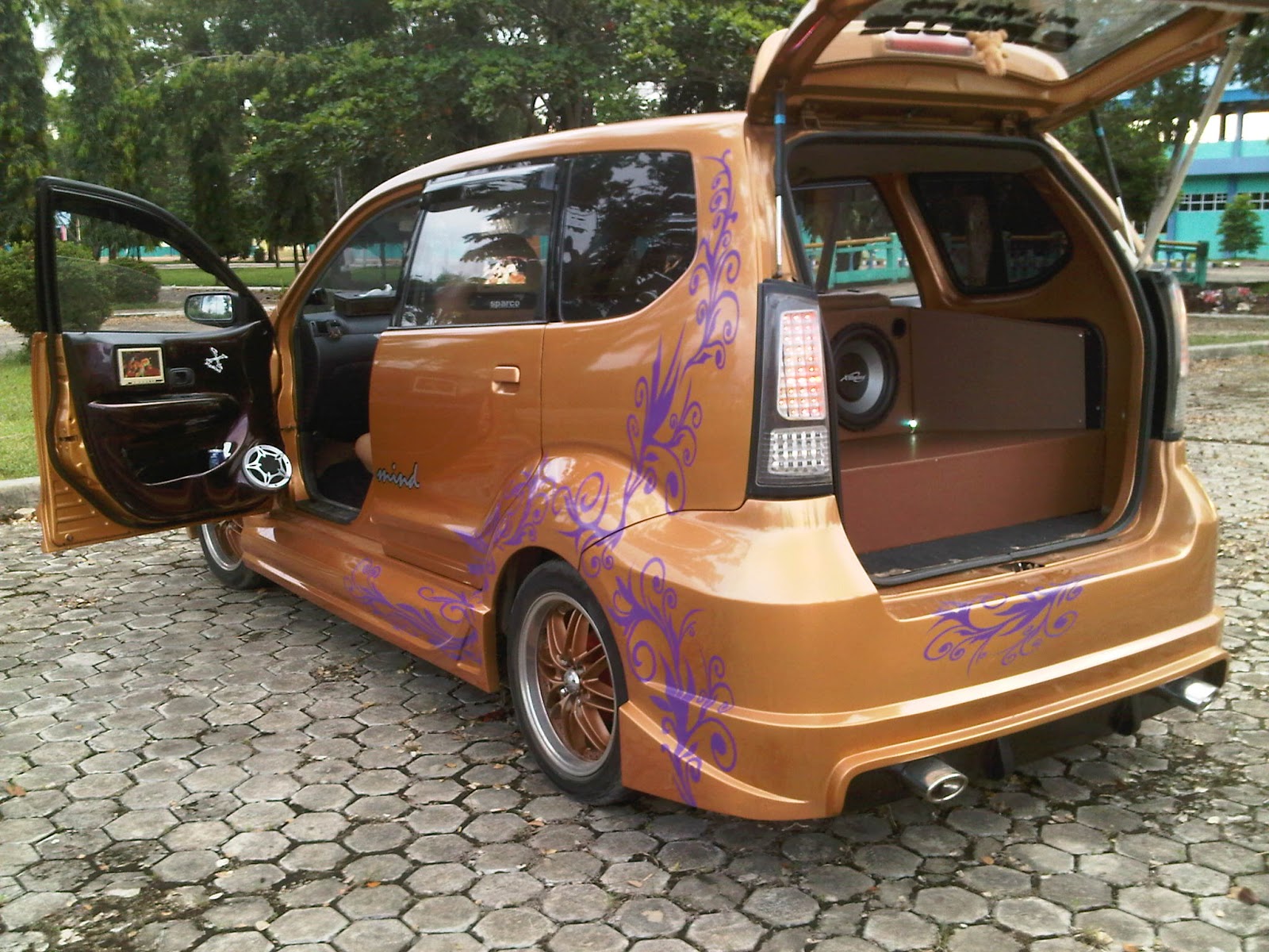 Foto Modifikasi Mobil Daihatsu Xenia MPV Indonesia