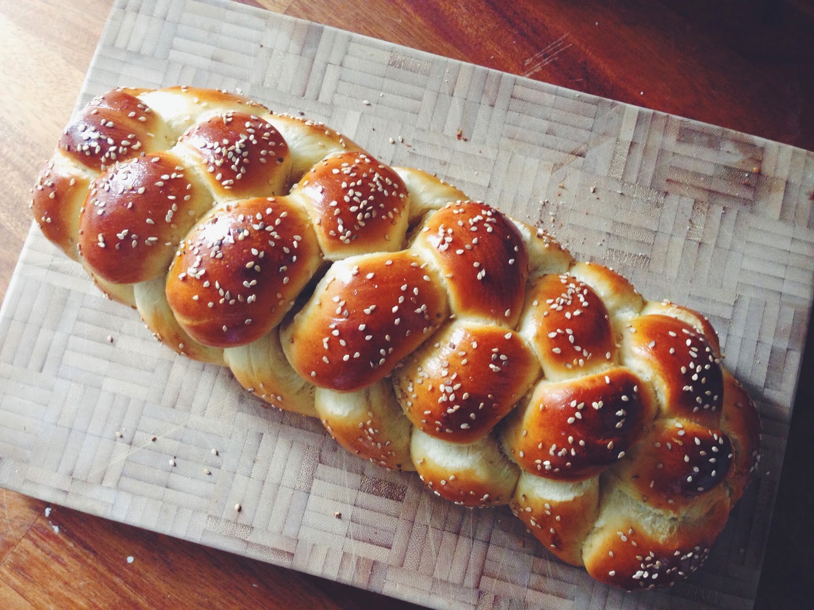 med kærlig hilsen A Lovely Braided Loaf of Challah Bread
