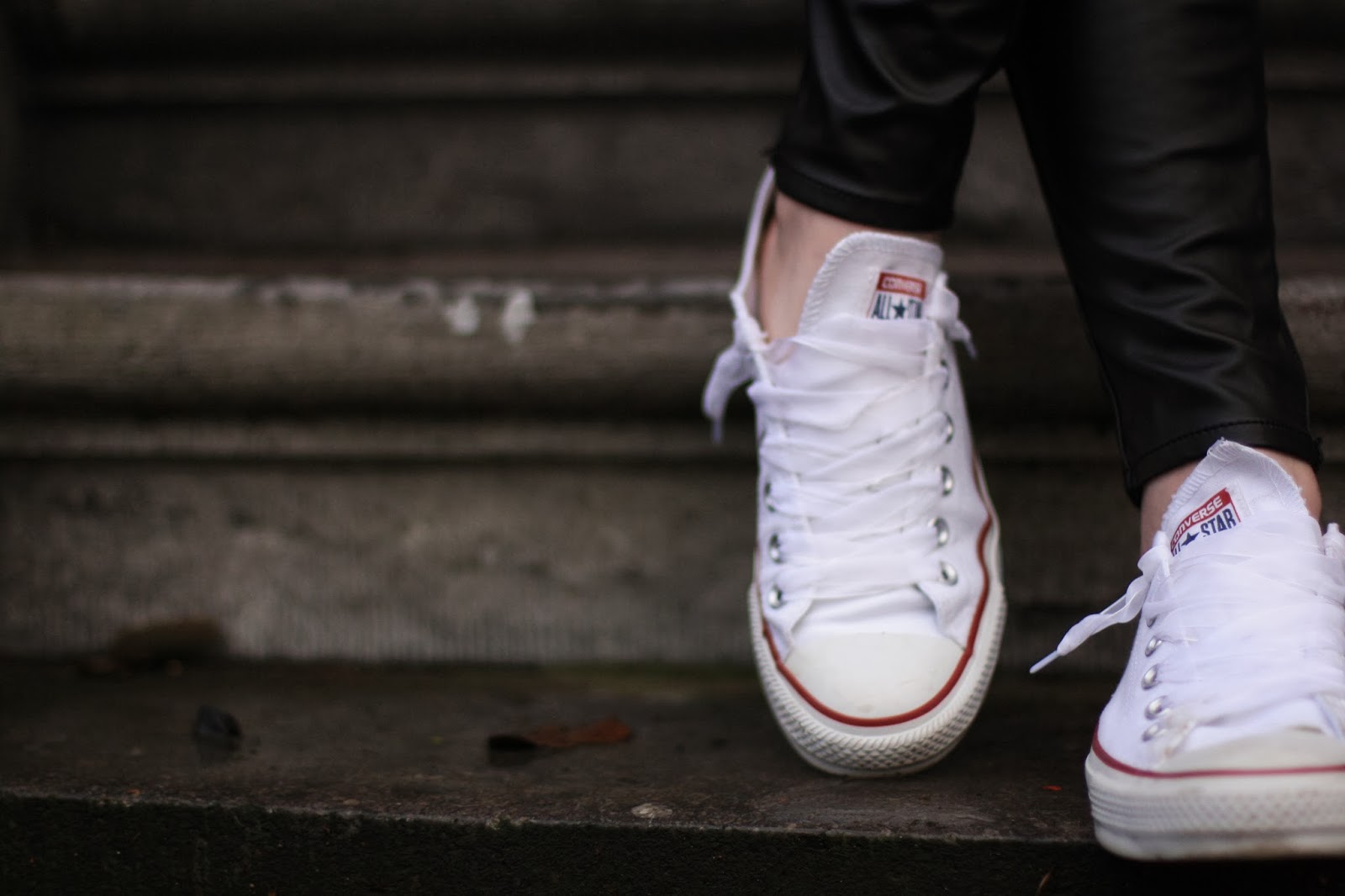 fausses converses blanches