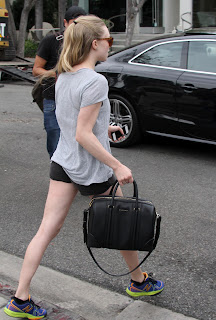 Amanda Seyfried carrying a big black bag