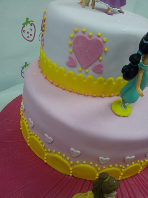 El blog de Fresa y Chocolate: TARTA PRINCESAS