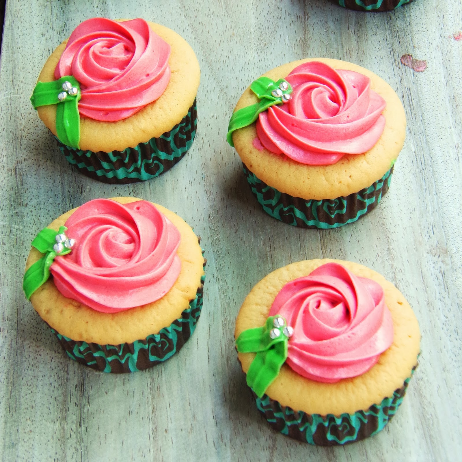 Wedding Cupcake 3: Vanilla Cupcake with Rosette Cream Cheese Frosting