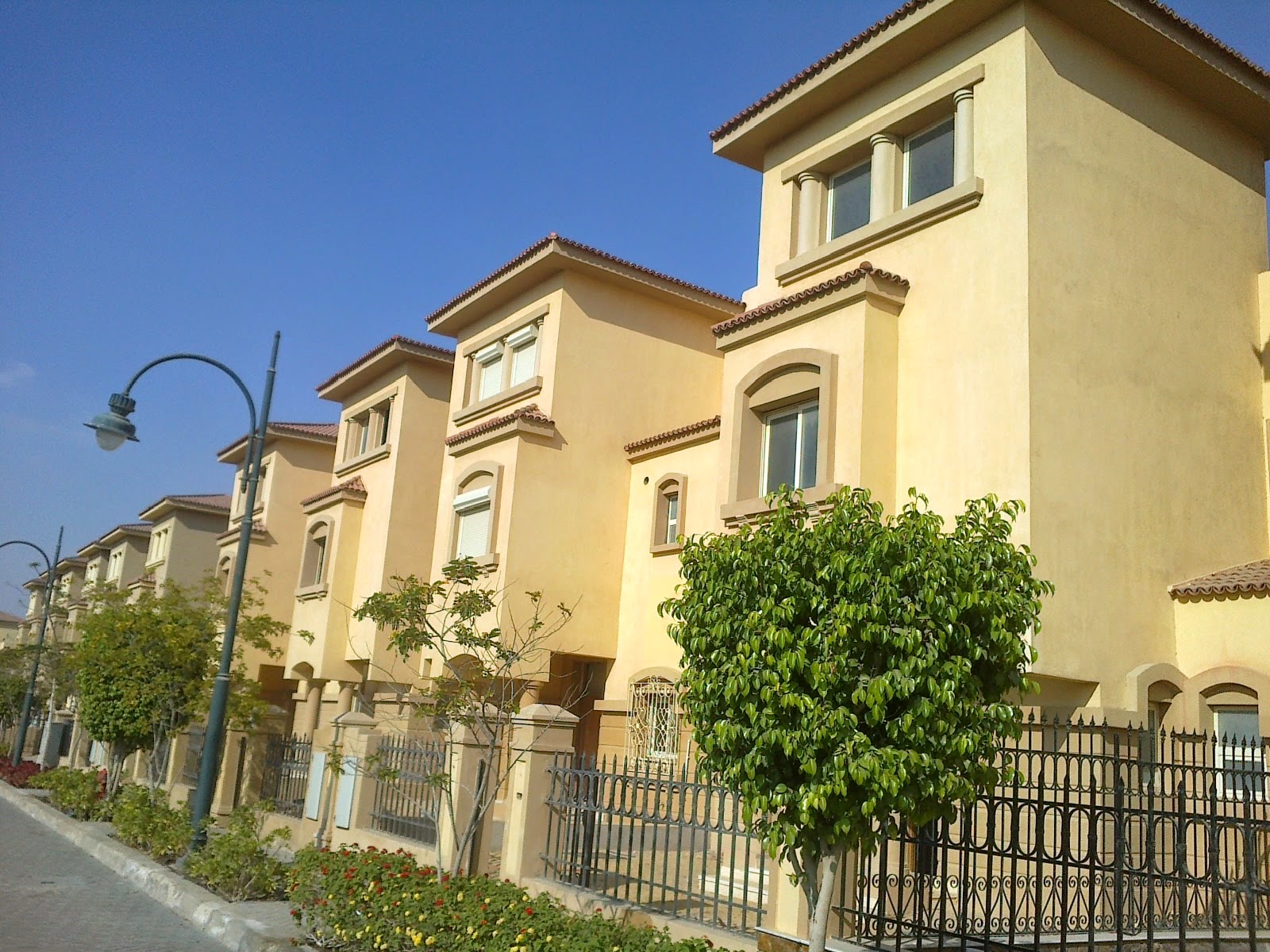 Villa Townhouse for Rent inside Compound Dara Gardens at October City