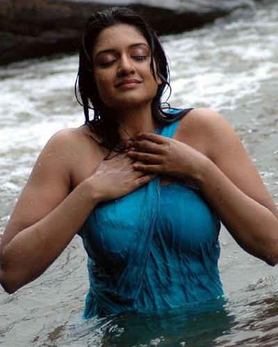 Vimala Raman Sizzling Wet Photo Gallery | Mallu Joy Vimala Raman Sizzling Wet Photo Gallery | Mallu Joy