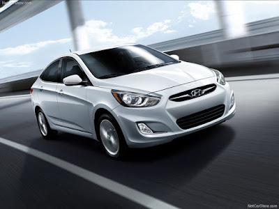 2012 Hyundai Accent front angle picture