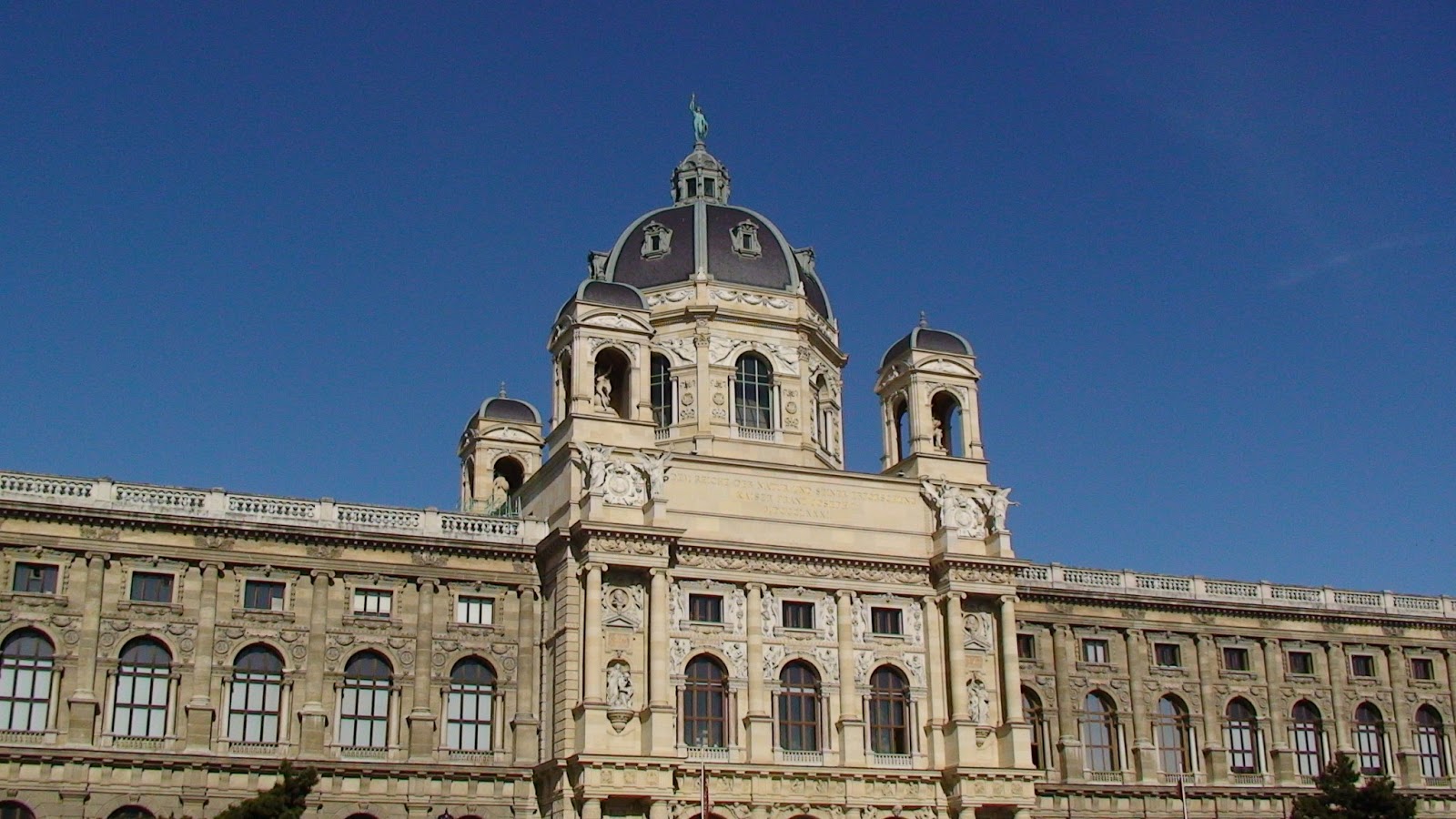 TUDOR PHOTO BLOG Viena,Austria Piata Maria Tereza