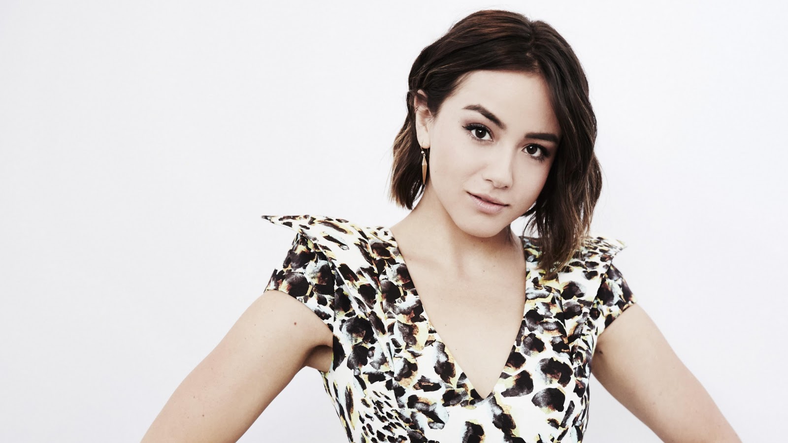 Emma Lou's Celeb Wallpapers: Chloe Bennet - Photoshoot Stunner