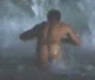 Malvino Salvador nu, pelado, mostra a bunda em Fina Estampa