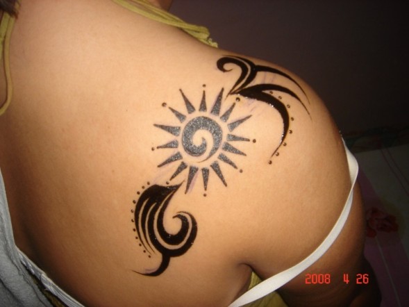 tattoo update: tatouage henne dos
