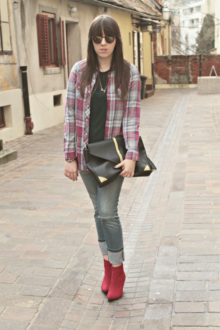 Red booties FASHION IN THE AIR