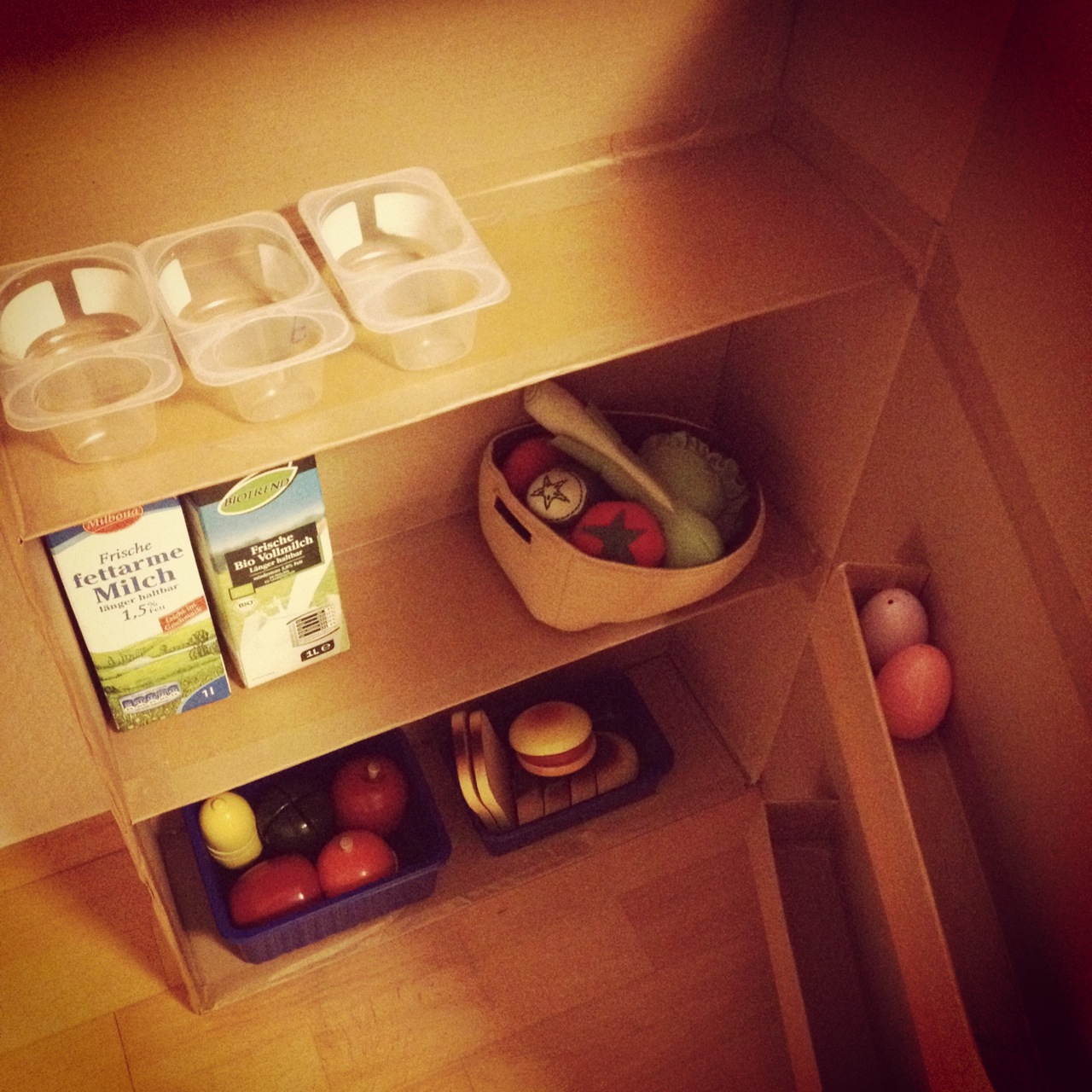 Mum in the making Monday Made The cardboard fridge