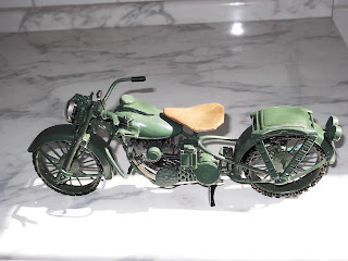 PRESENTEAR AMIGO HOMEM- MOTO MILITAR MINIATURA