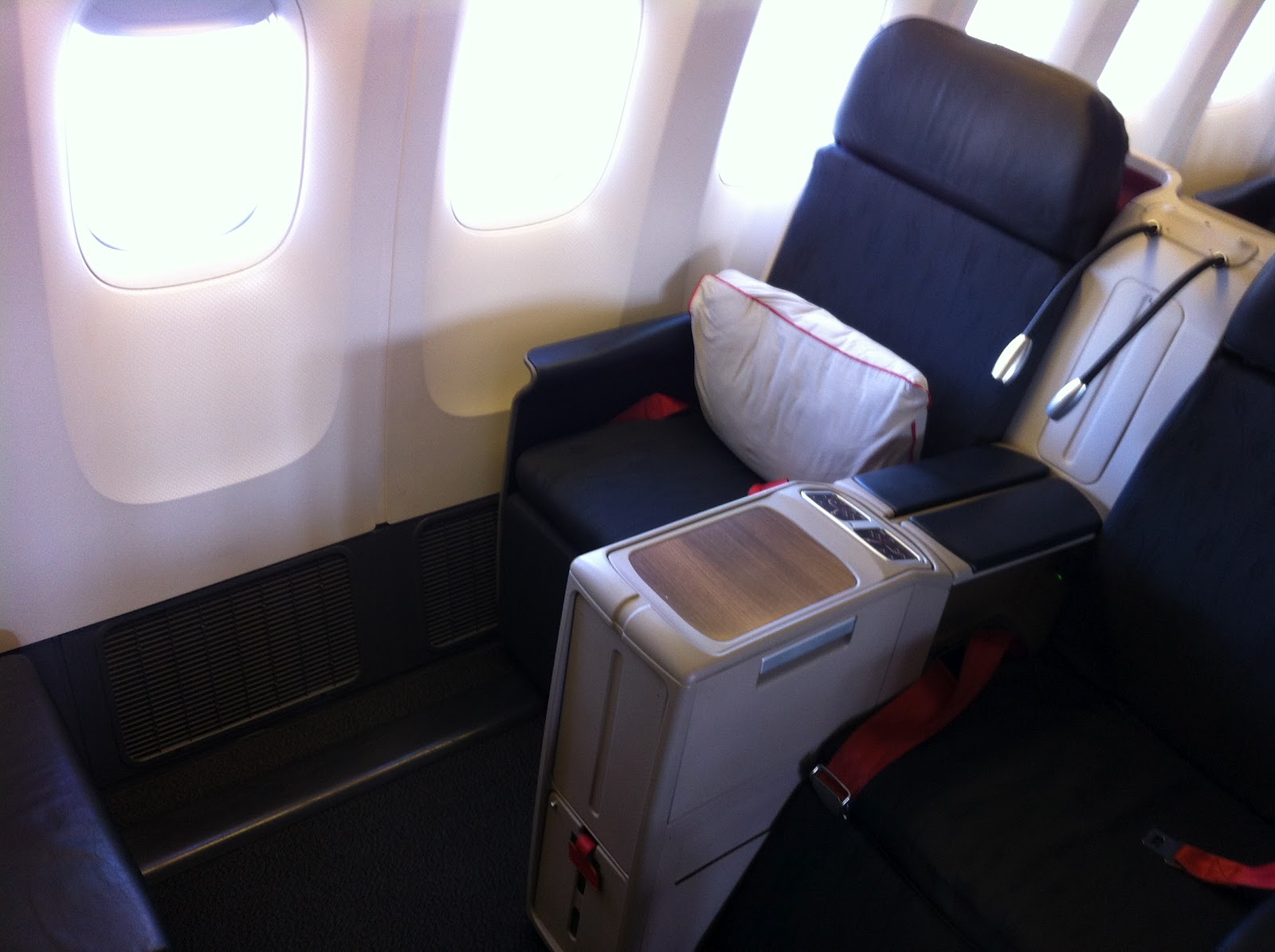 Airline Cabin Turkish Airlines Business Class ( YYZ IST ) On Road