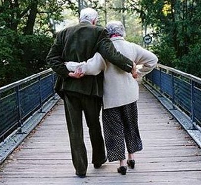 casal-idoso-caminhando.jpg