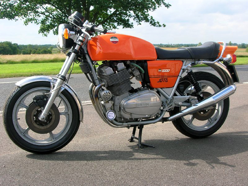 motorkerens The LAVERDA JOTA {The World's First Superbike}