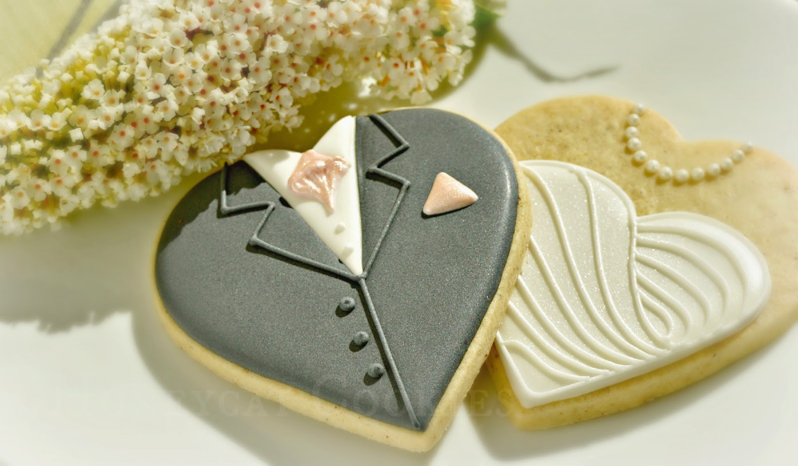 Honeycat Cookies Groom on a heart cookie tutorial