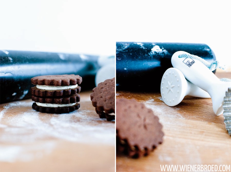 Schokokekse mit Vanillecreme, quasi selbstgemachte Oreos, Schokoladen-Doppelkekse mit Vanille-Buttercreme / Double chocolate cookies with vanilla cream filling [wienerbroed.com]