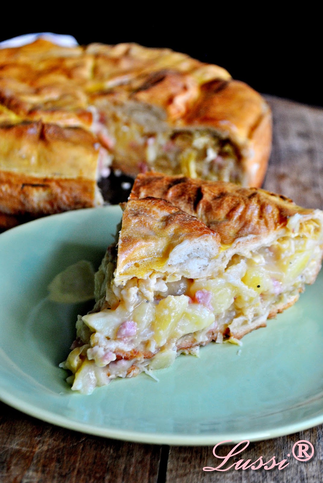 Lussi`s World of Artcraft Пай с кисело зеле, бекон и картофи