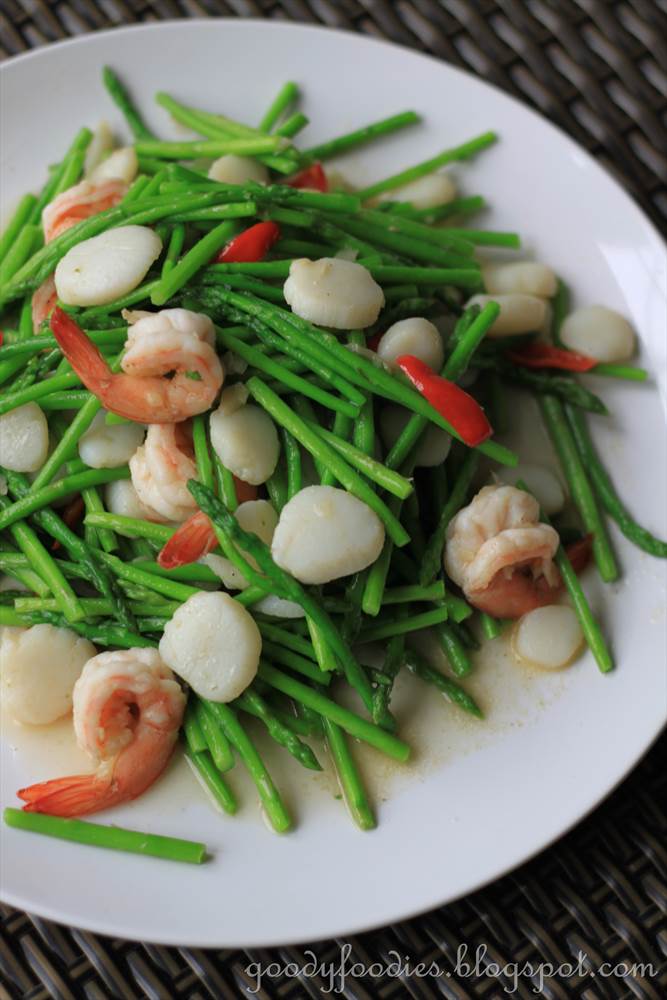 GoodyFoodies Recipe Chinese stir fried baby asparagus with scallops