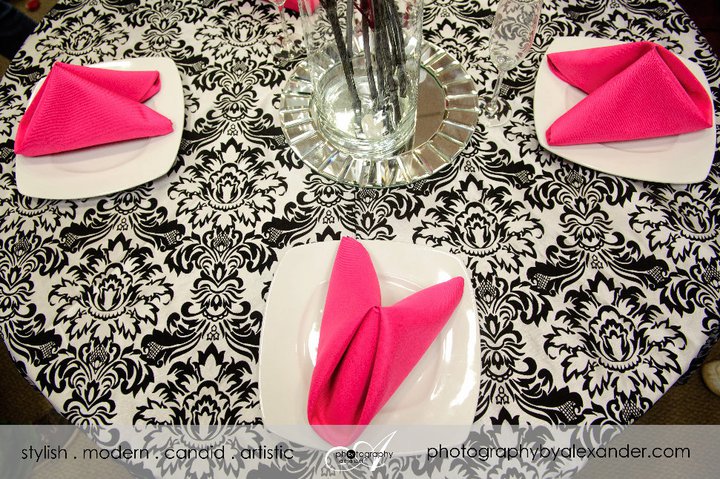 Damask linens and tableware at Le Fabuleux Party Rentals Signature Event