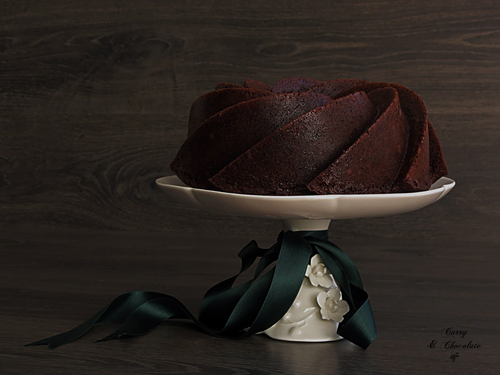 Bizcocho de chocolate y calabacín (con aceite) - Chocolate zucchini bundt cake Bizcocho de chocolate y calabacín (con aceite) - Chocolate zucchini bundt cake