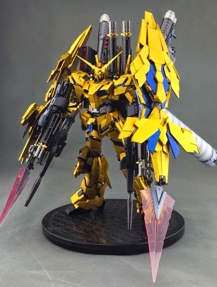 Gundam Family: MG 1/100 Unicorn Gundam 03 Phenex Full Armor Custom Build