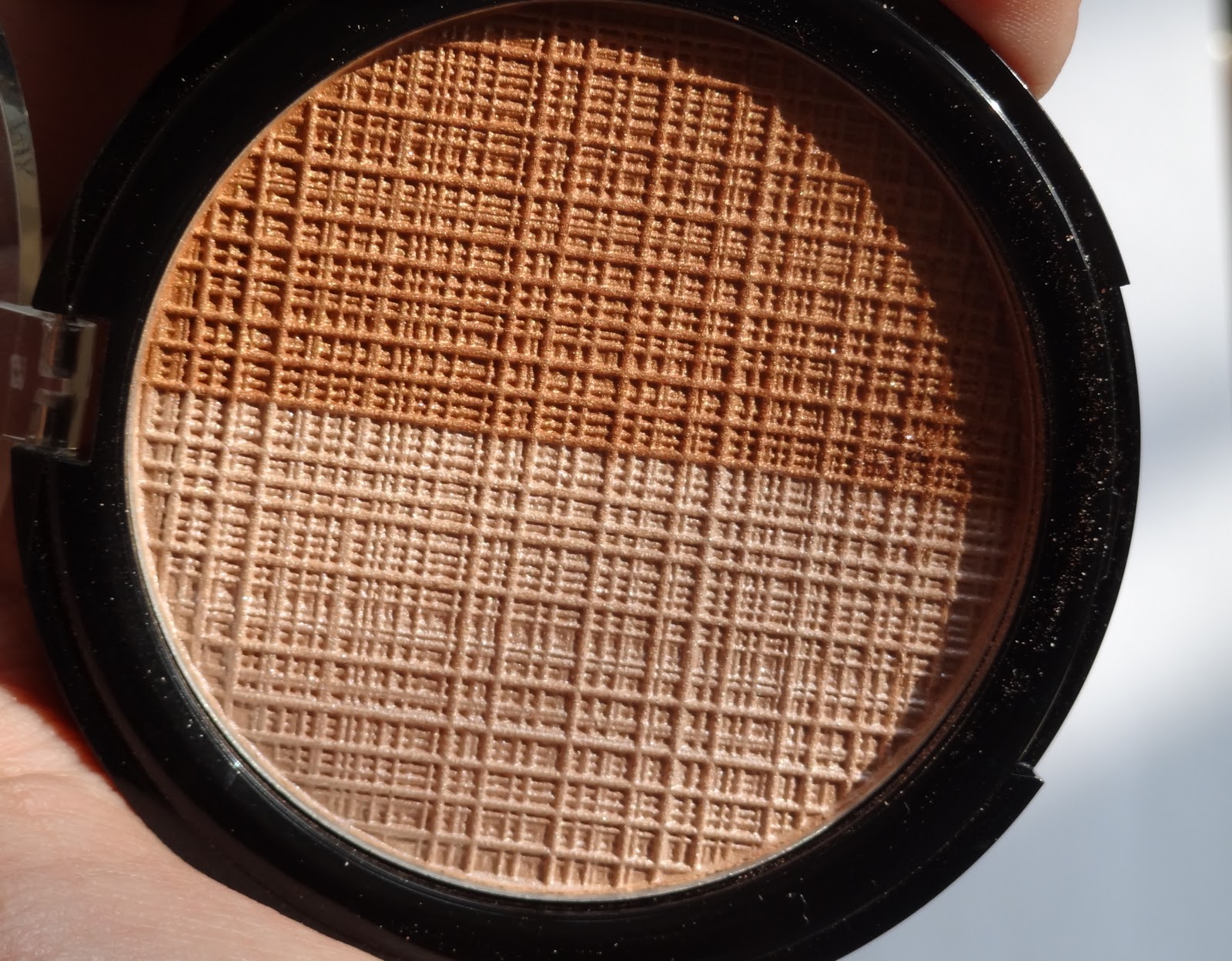 Lakme Absolute Moonlit Highlighter Swatches Peachesandblush