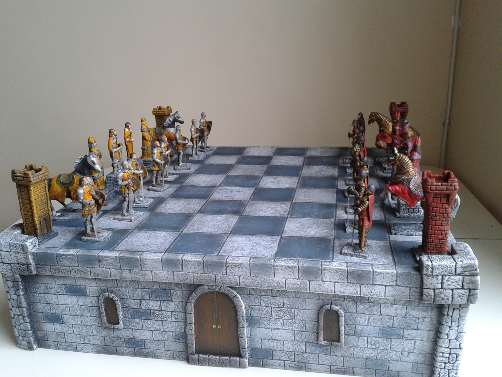 Tabuleiro de xadrez Medieval completo com caixa ara guardar as