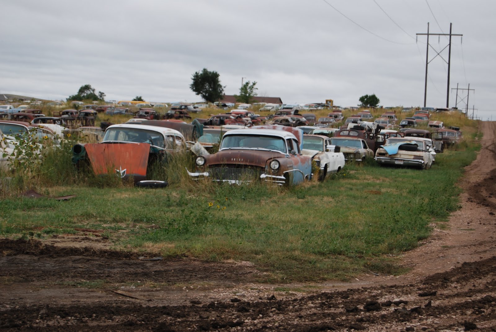 Life in Fort Yates, North Dakota: Rapid City, SD - "Vintage Car" Graveyard