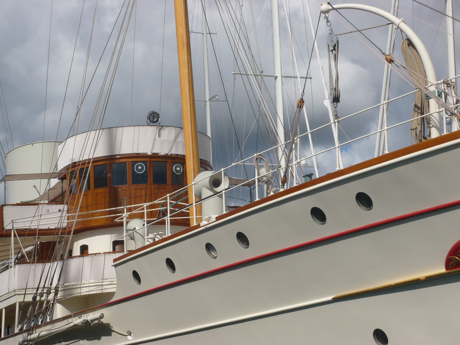 Motor yacht Nahlin of Glasgow maggie and al's sailing expedition