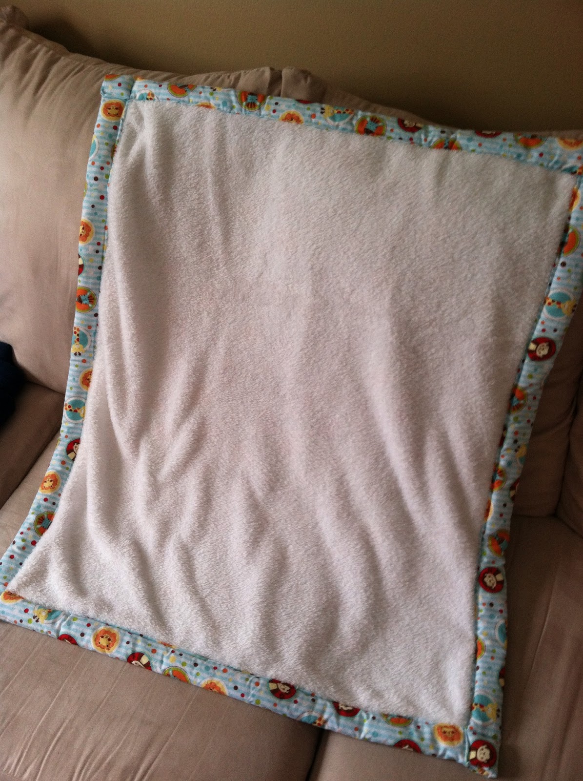 Living in His Grace Easy DIY Baby Blanket 2