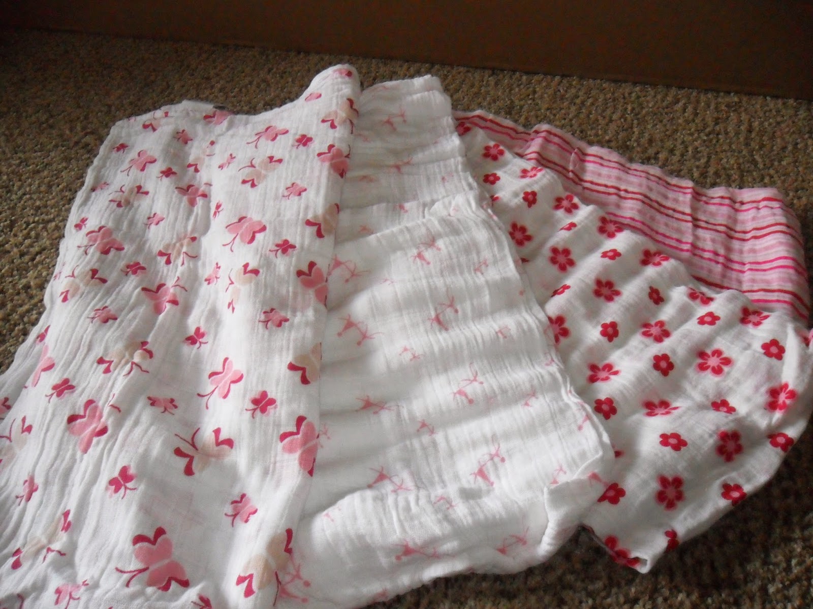 Swaddle Me. Aden+Anais Review (Blu me away or Pink of me Event)