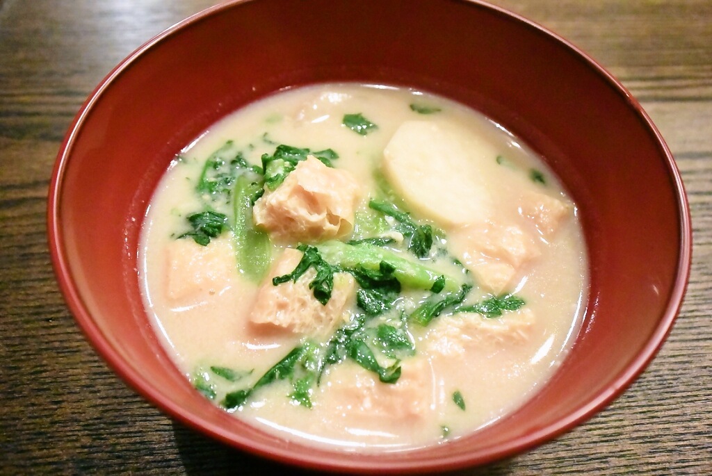 Recipes for Tom Satoimo to shungiku, age no tonyu misoshiru / soy milk