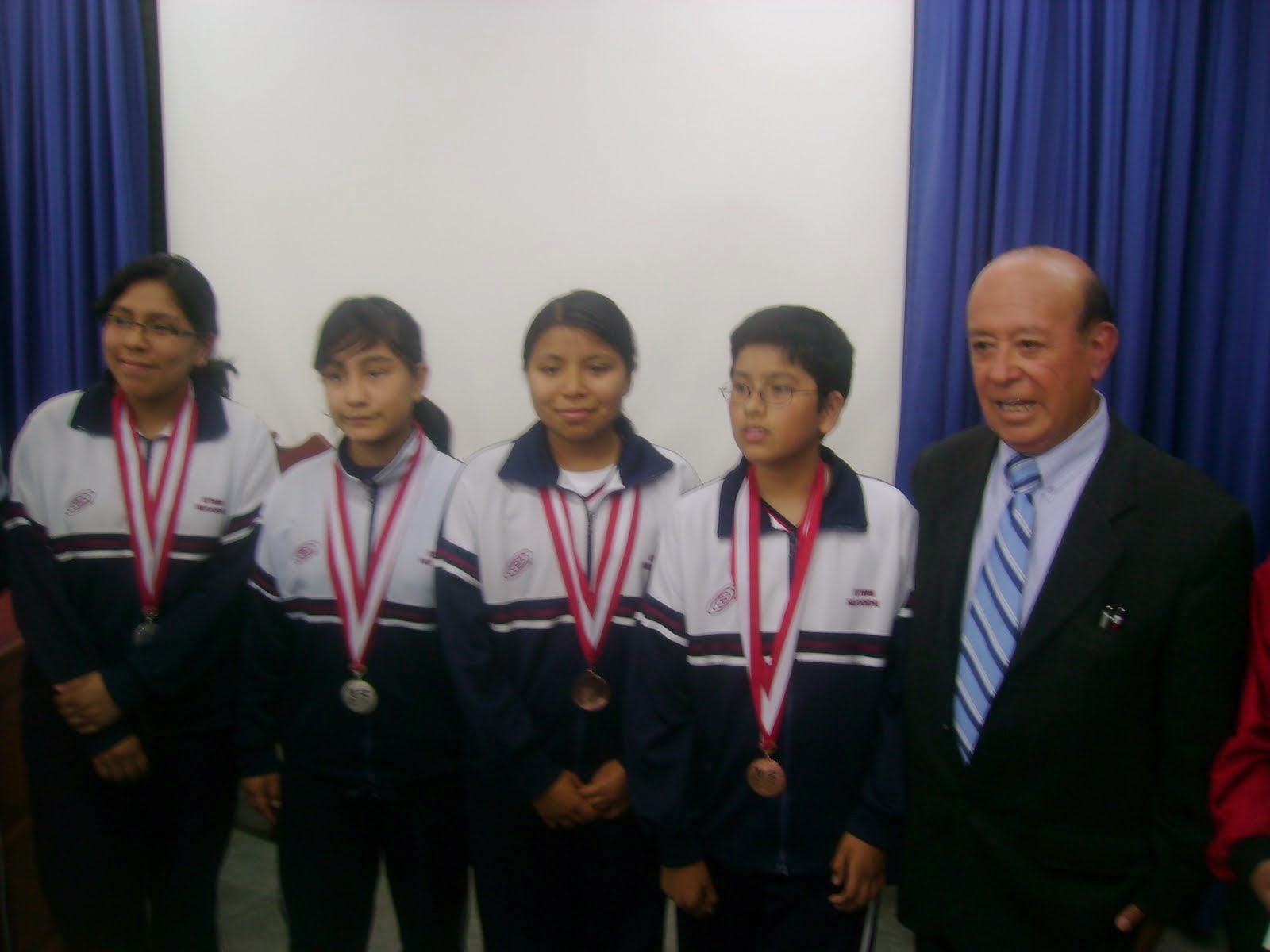 MEDALLISTAS OLÍMPICOS GANADORES DE LA V OLIMPIADA PERUANA DE BIOLOGÍA O.P.B. 2010