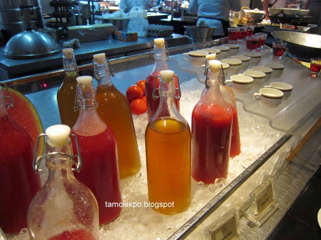 Pathumwan Princess Hotel breakfast offers variety of juices.