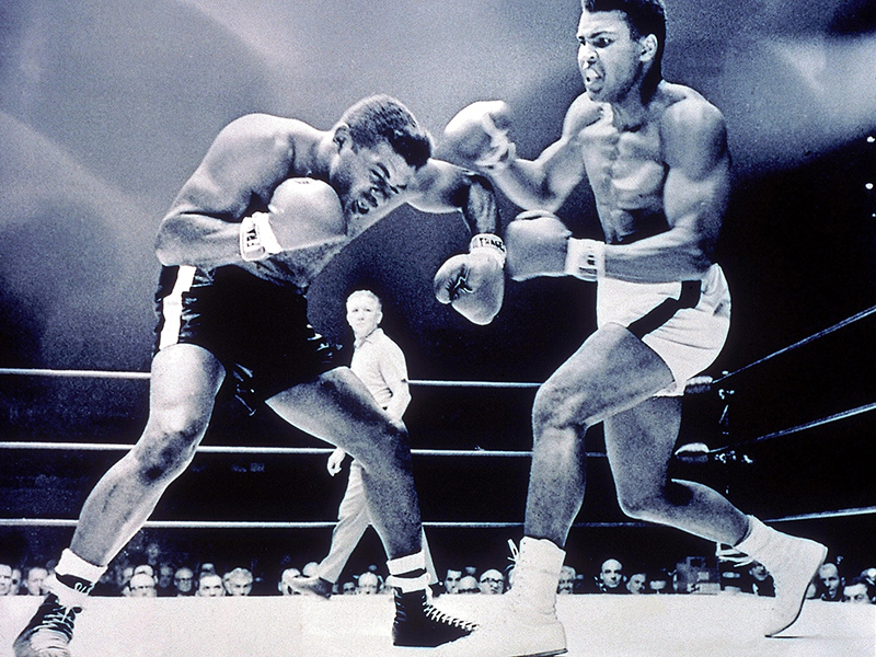22 Amazing Photographs of Legendary Boxer Muhammad Ali From Between the