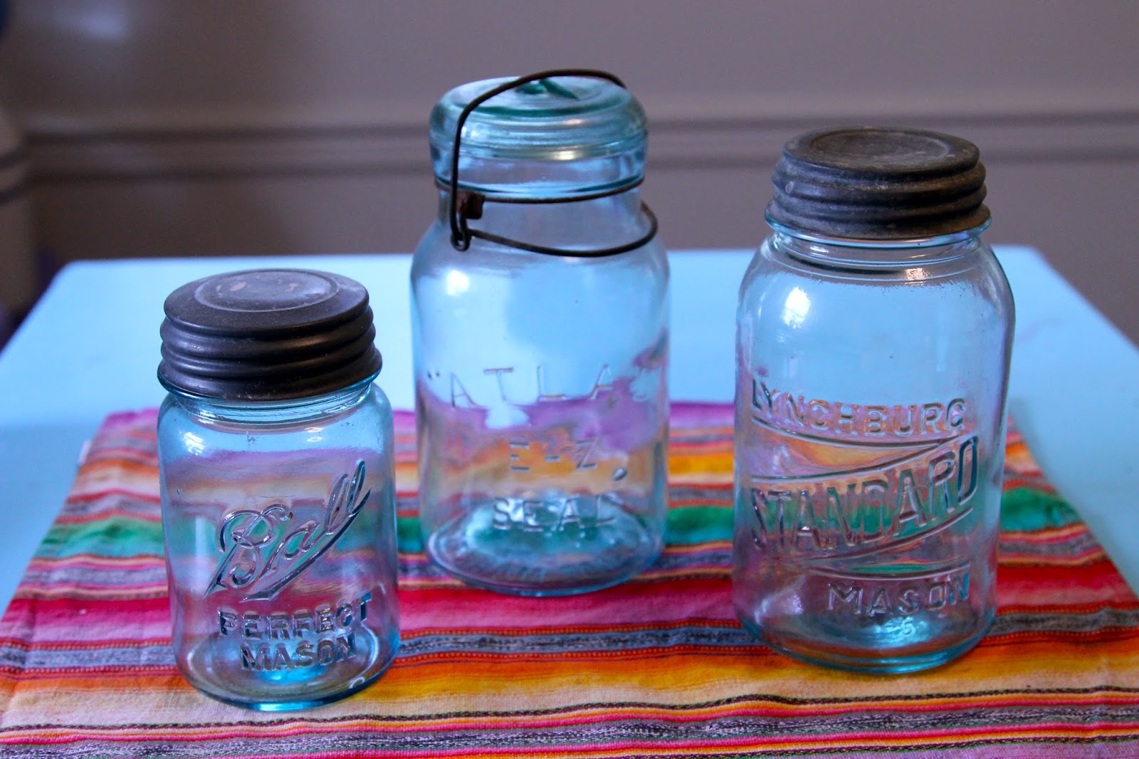 How do you tell how old Ball jars are?