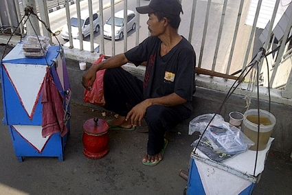 Komunikasi Hukum Rujak Jabar Pedas Menggiurkan