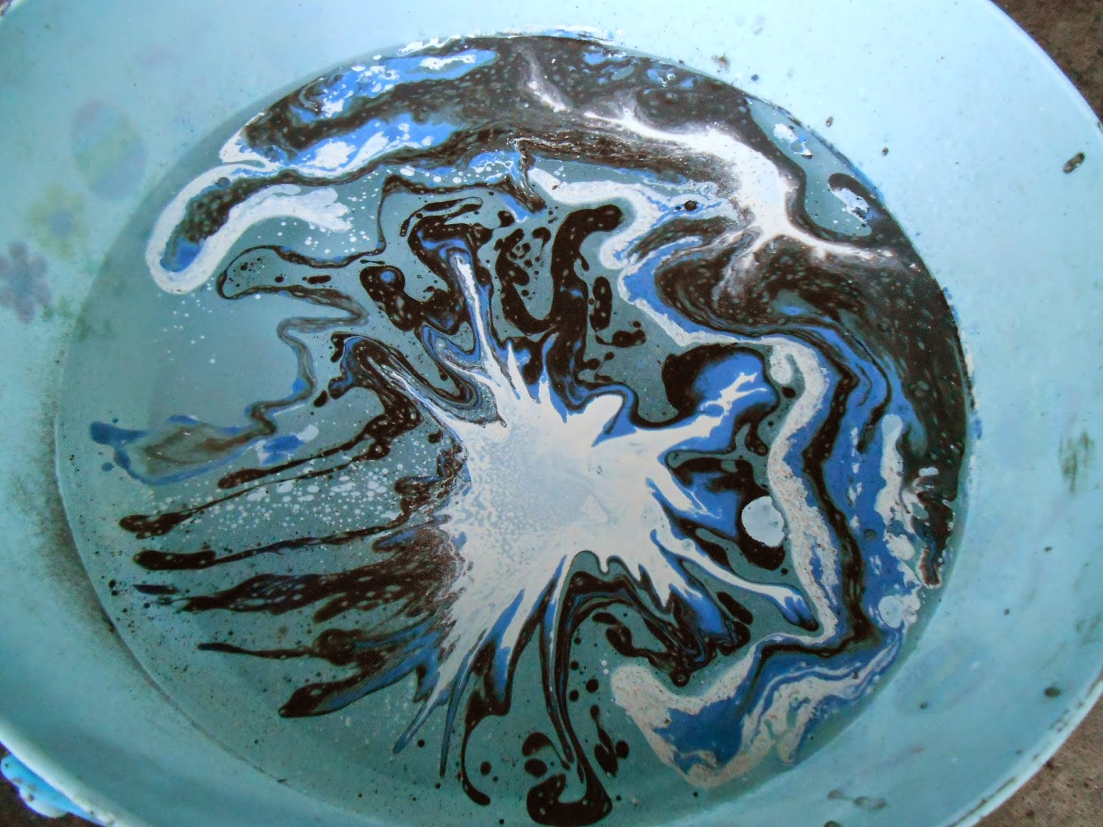 Sproutsandstuff Easy Marbling With Spray Paint And Water