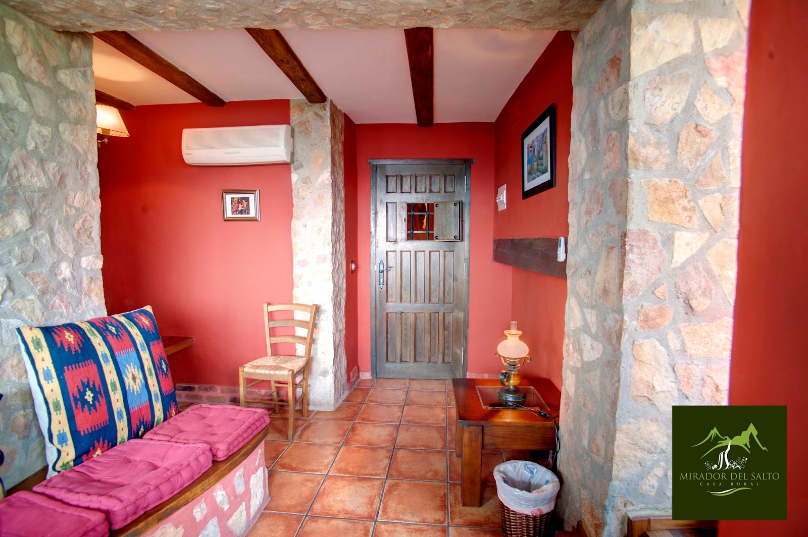 Casa Rural Mirador del Salto: HABITACIÓN ROJA