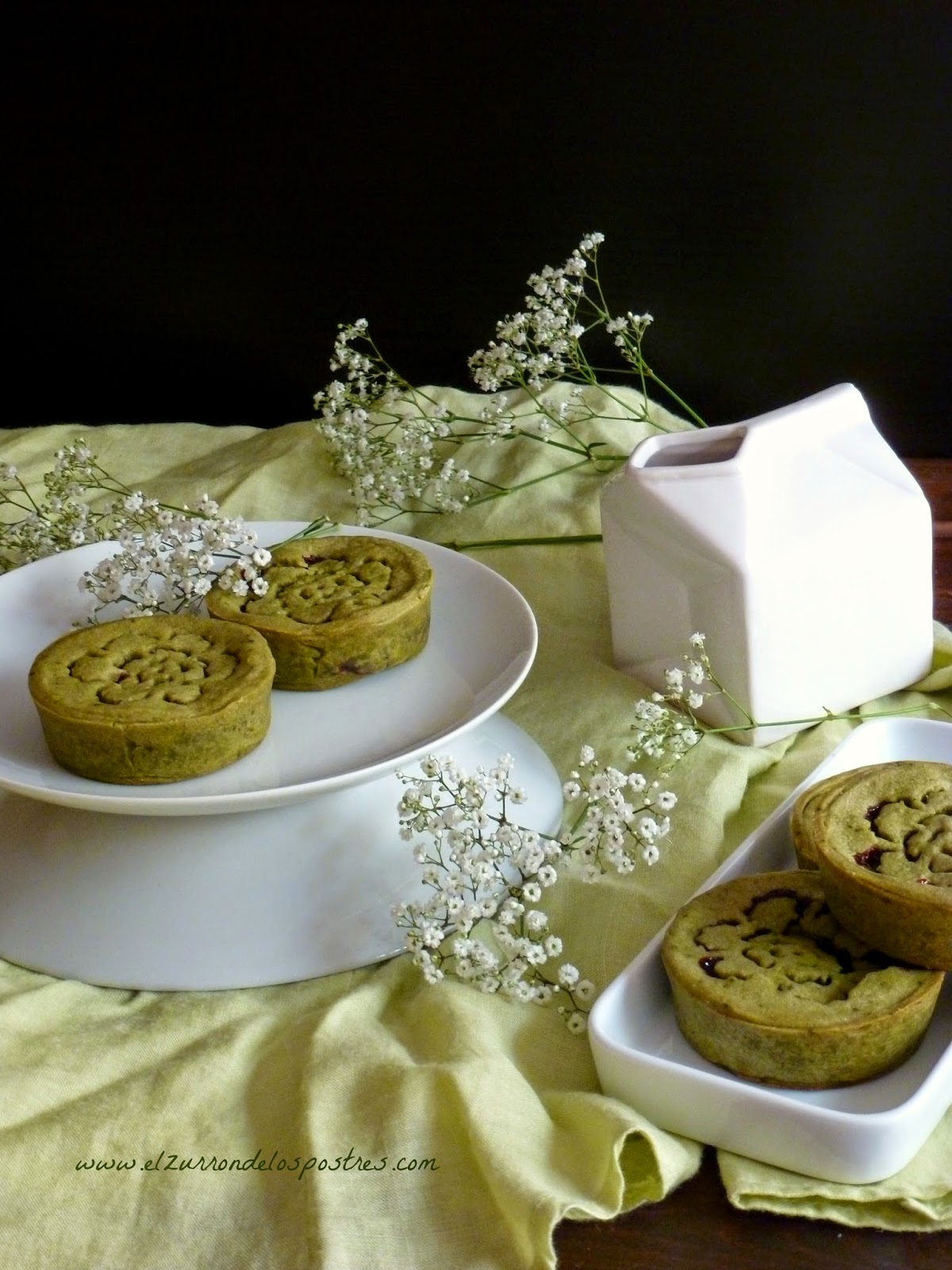 Tartaletas De Té Matcha, Cerezas Y Praliné De Almendra
