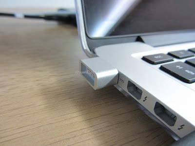 magsafe to magsafe 2 connector with macbook pro retina connected