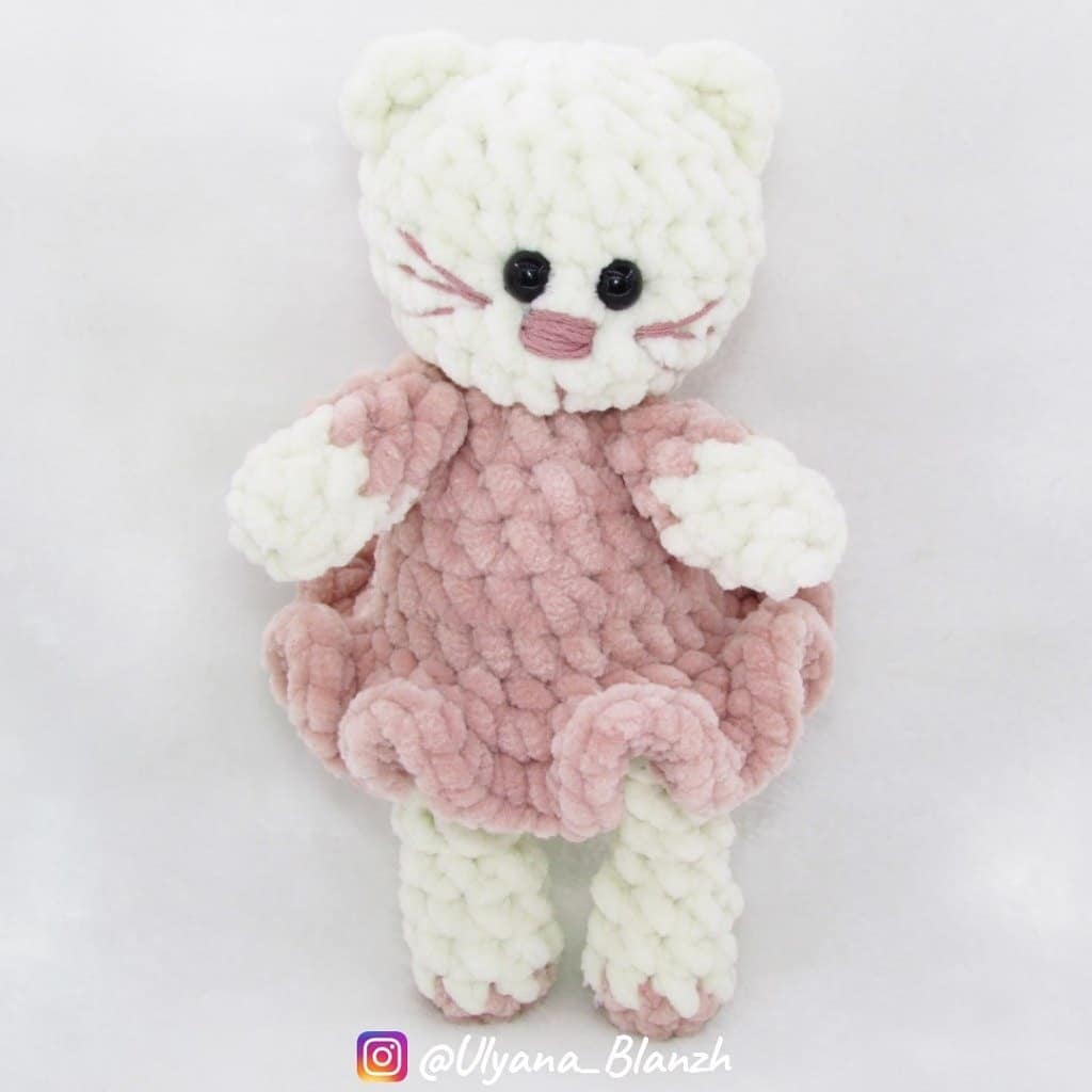 Котик амигуруми из плюшевой пряжи Котик амигуруми из плюшевой пряжи