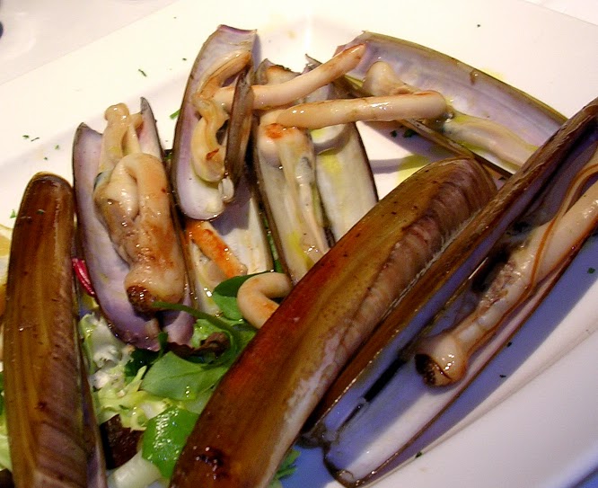 MY KITCHEN IN SPAIN PLAYING CLAM ROULETTE