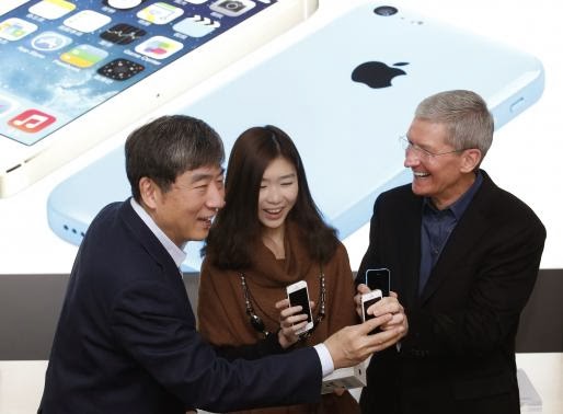 Tim Cook: Apple Is Working On "Great Things" When Asked About iPhones With Larger Screens