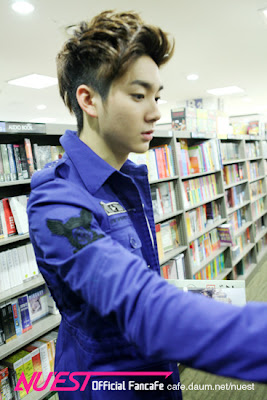 [Pic][16.02.12] Aron's Book History (NU★PAPA) 3