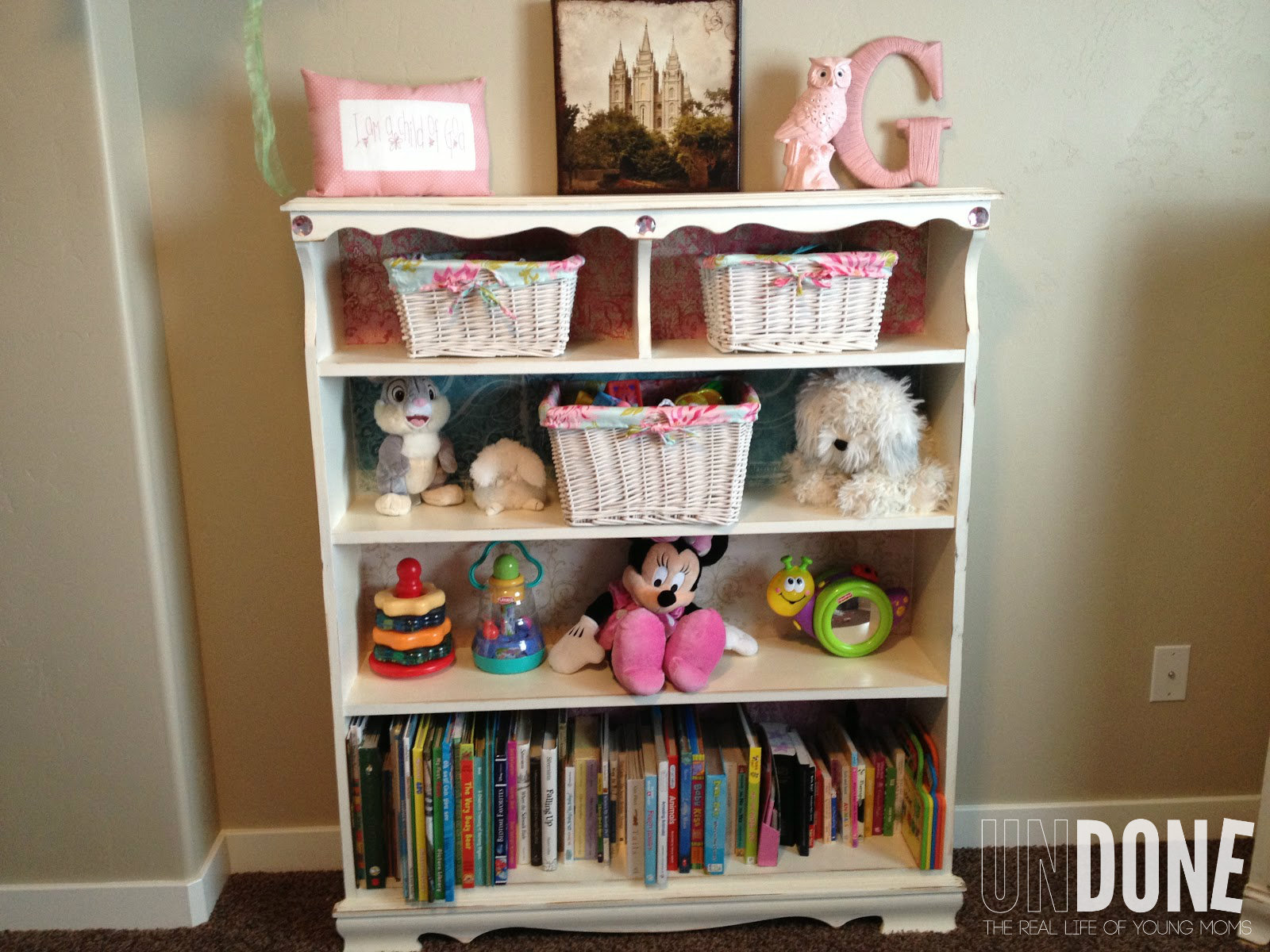  Chic bookcase revamp - make a second hand bookcase look awesome