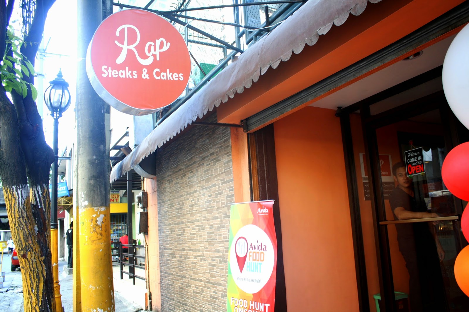 tetadventurer THIRD STOP Delicious yet Affordable Rap Steak and Cakes!