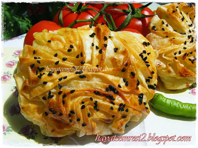 HAYATCEMRESİ BÜZGÜLÜ GÜL BÖREK NASIL HAZIRLANIR?